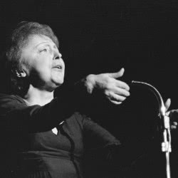 Edith Piaf – De l'autre côté de la rue
