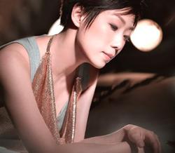Sandy Lam – Dong Ji Lai De Nu Ren (2011 Live in Hong Kong)