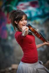 Lindsey Stirling – Good Feeling Violin Remix